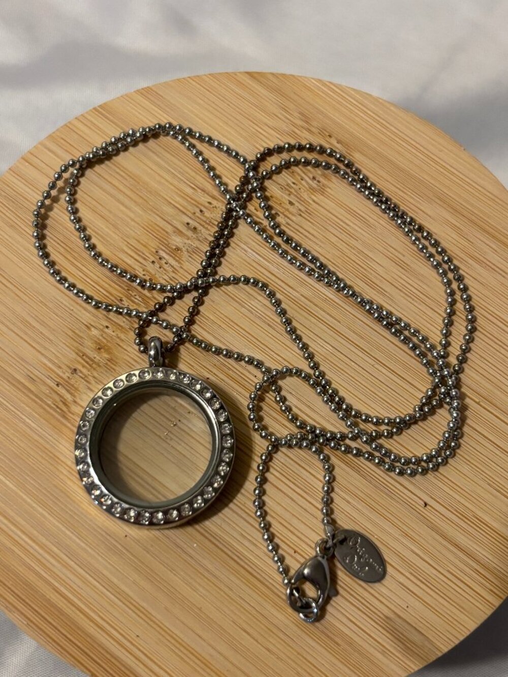 Origami Owl Living Locket Necklace Silver Tone Rhinestone Round Floating Charm